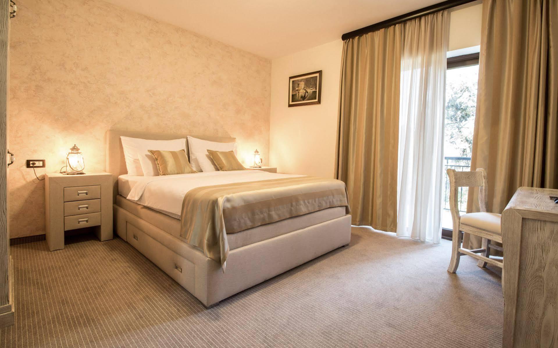 Hotel Helada Tivat Luaran gambar