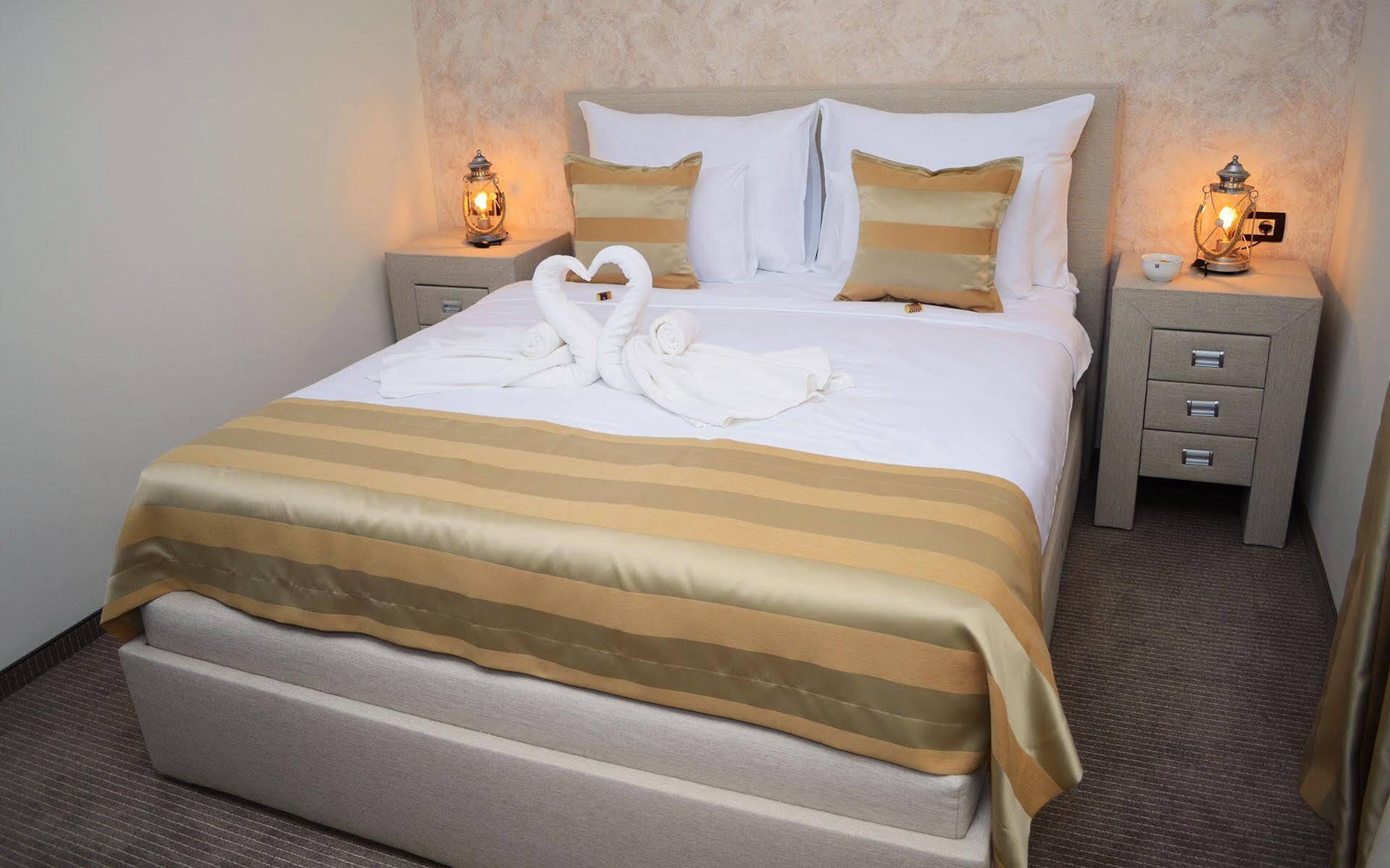 Hotel Helada Tivat Luaran gambar